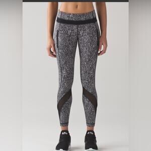 Lululemon 6 Inspire Tight II
Power Luxtreme Suited Jacquard Black White / Black